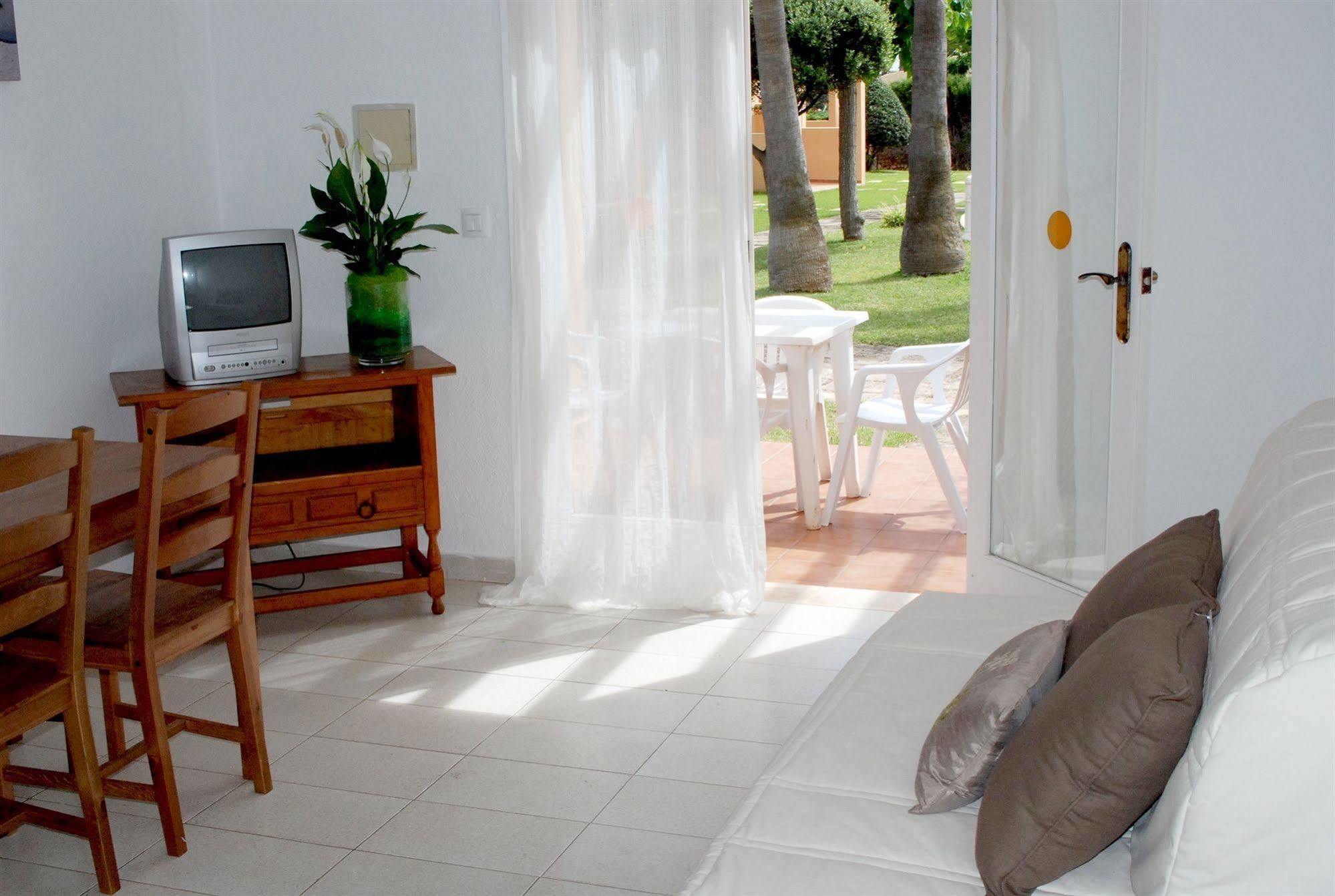 Apartamentos Ses Anneres Cala'N Blanes  Екстериор снимка